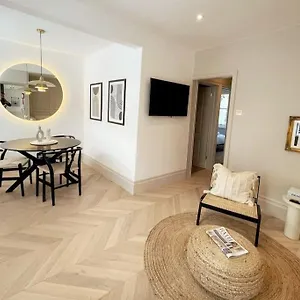 Courtyard Garden, Beautifully Finished Flat - Ba1 Apartment